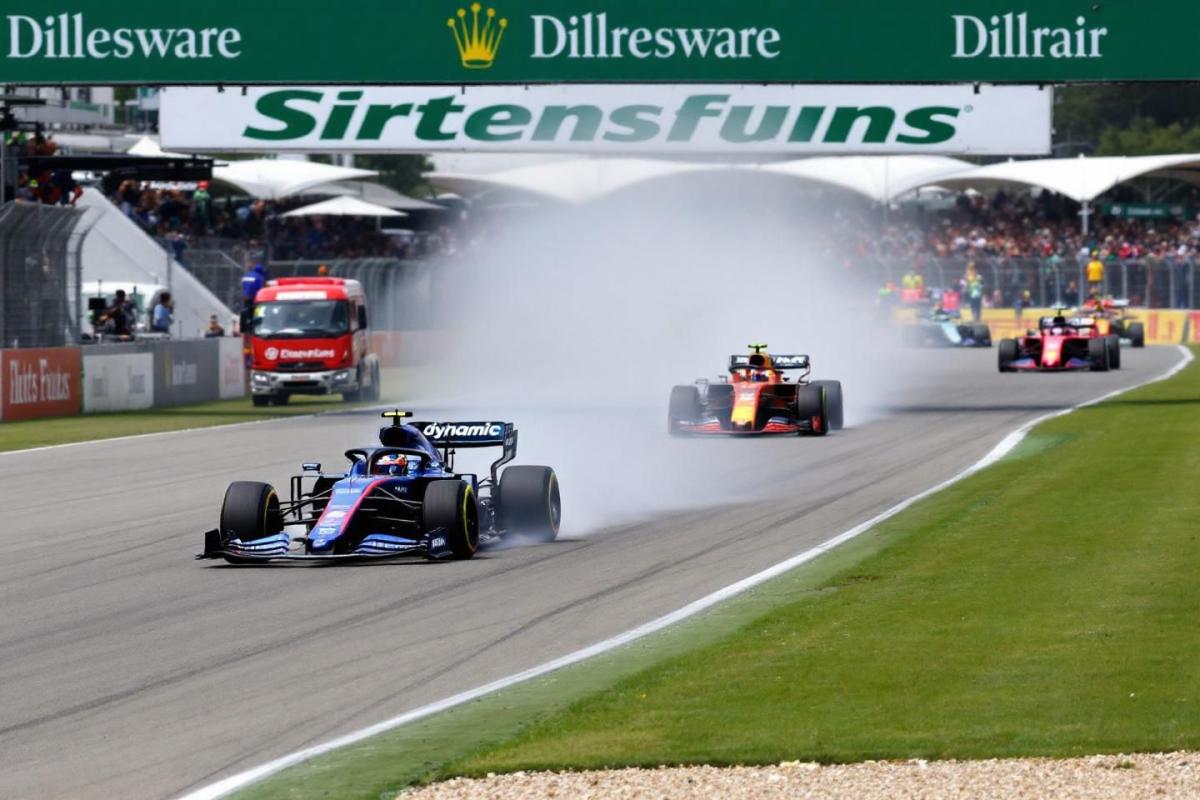 Formel 1 in Silverstone : Norris führt im windigen Freien Training vor Ferrari-Duo